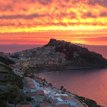 La Tartaruga Spiaggiata - Bilocale Centrale A Pochi Metri Dalla Spiaggia Castelsardo Bagian luar foto