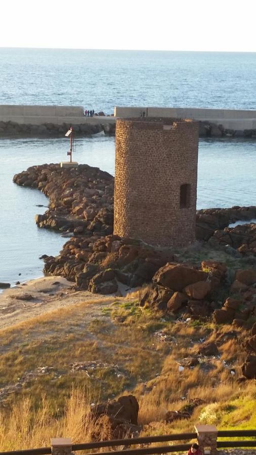 La Tartaruga Spiaggiata - Bilocale Centrale A Pochi Metri Dalla Spiaggia Castelsardo Bagian luar foto