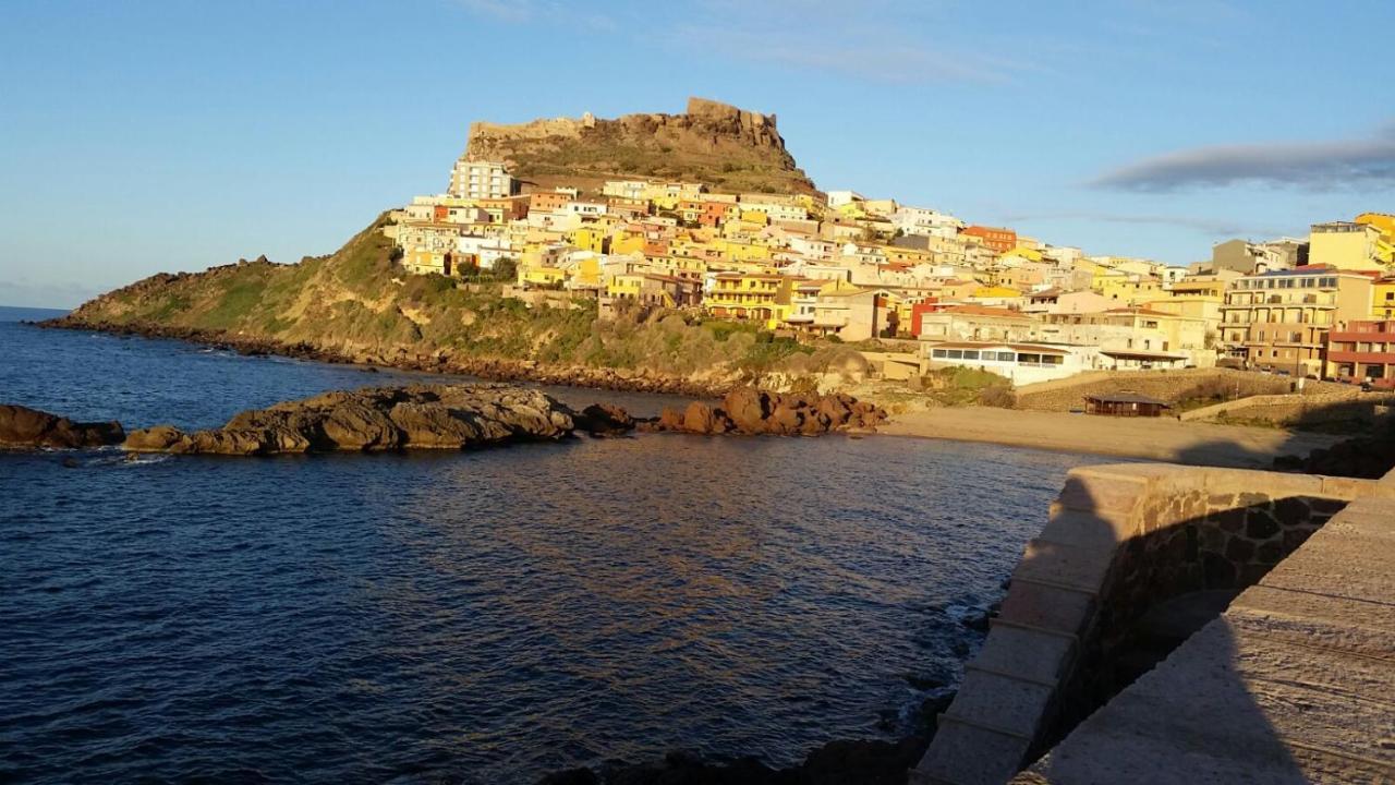 La Tartaruga Spiaggiata - Bilocale Centrale A Pochi Metri Dalla Spiaggia Castelsardo Bagian luar foto