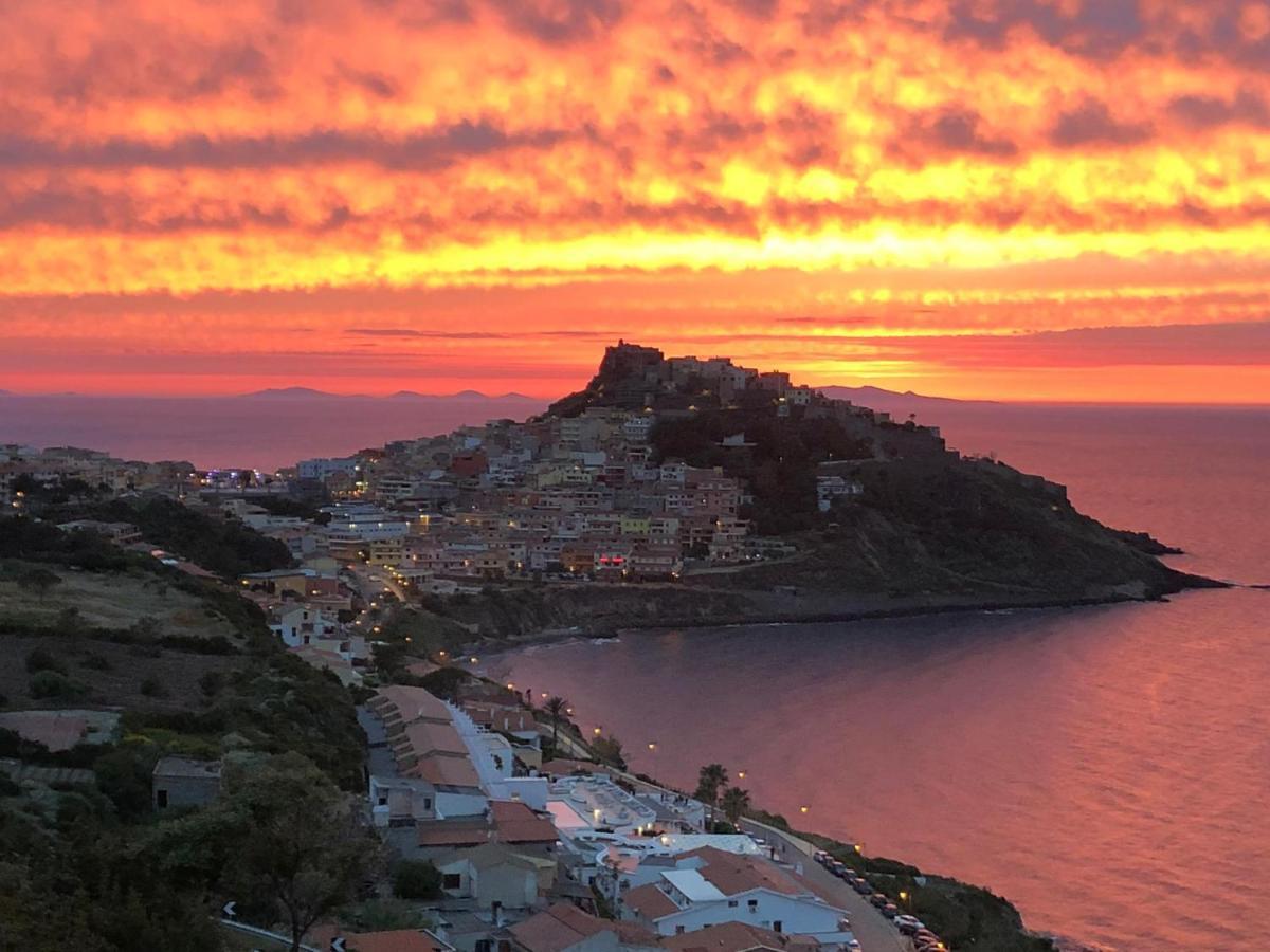 La Tartaruga Spiaggiata - Bilocale Centrale A Pochi Metri Dalla Spiaggia Castelsardo Bagian luar foto