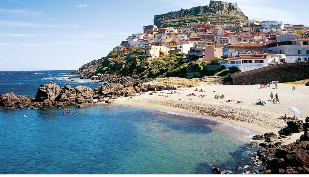 La Tartaruga Spiaggiata - Bilocale Centrale A Pochi Metri Dalla Spiaggia Castelsardo Bagian luar foto