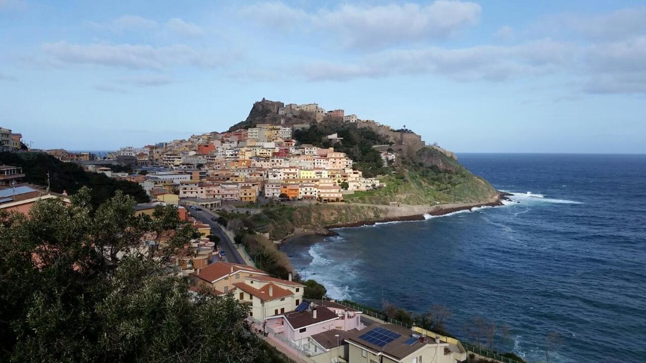 La Tartaruga Spiaggiata - Bilocale Centrale A Pochi Metri Dalla Spiaggia Castelsardo Bagian luar foto